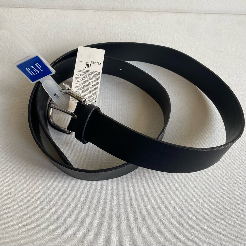New With Tags GAP Women's Classic Belt BLACK Silver Buckle Adjustable Leather M